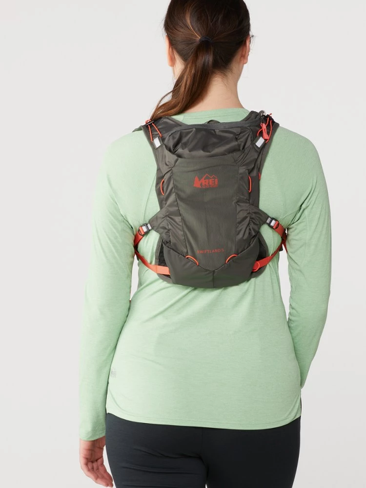 REI Co-op Swiftland 5 Hydration Vest - Women's 3 REI Co-op Swiftland 5 Hydration Vest - Women's - Image 2