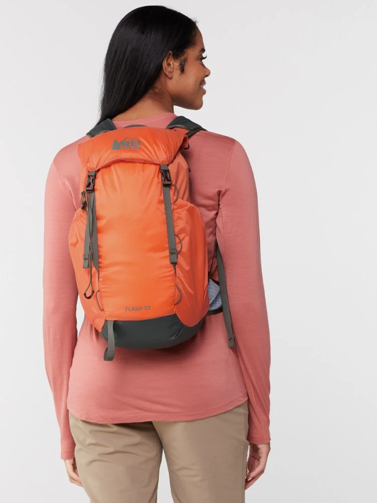 REI Co-op Flash 22 Pack 6 REI Co-op Flash 22 Pack - Image 4